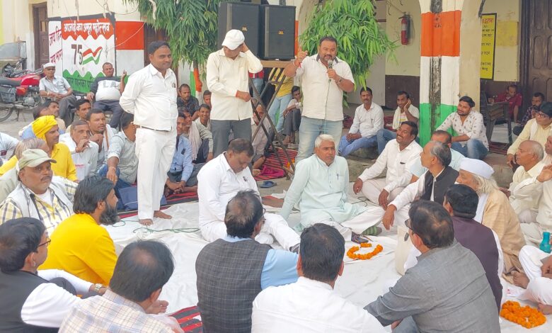 Etawah News: Employees' strike continues for second day in municipality