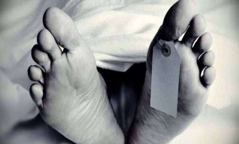 Etawah News: School operator died after falling from the roof of the house