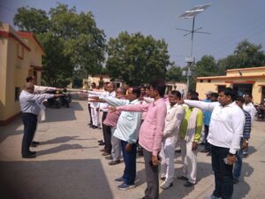 अम्बेडकर नगर न्यूज विकास खण्ड जहाँगीरगंज परिसर में सरदार बल्लभ भाई पटेल जी की जयंती पर ब्लाक कर्मचारियों ने चित्र पर माल्यार्पण कर श्रद्धासुमन कियाअर्पित
