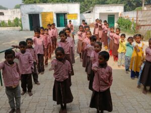 Agra News: परिषदीय विद्यालयों में धूमधाम से मनाया गया राष्ट्रीय एकता दिवस