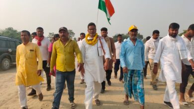 Bihar news :जन सुराज पदयात्रा के 33वें दिन योगापट्टी में बोले प्रशांत किशोर - "ज्ञान की भूमि बिहार को व्यवस्था ने मजदूरों का सप्लायर बना दिया"