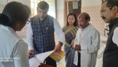 Bihar news जिलाधिकारी ने पीएचसी, पतिलार, बगहा-01 का किया औचक निरीक्षण