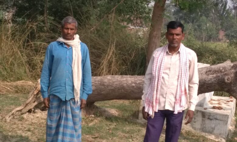 अम्बेडकर नगर न्यूज : सार्वजनिक बंजर जमीन पर दबंगों द्वारा कब्ज़ा करने का किया जा रहा प्रयास ग्रामीणों ने शिकायती पत्र देकर न्याय की गुहार