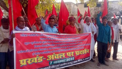 Bihar news भाकपा-माले ने विभिन्न मांगों को लेकर बैरिया प्रखंड कार्यालय पर किया प्रदर्शन