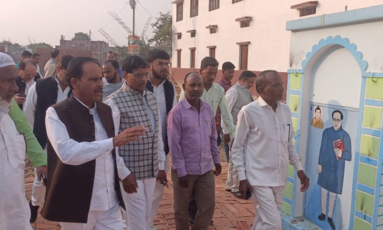 अम्बेडकर नगर न्यूज : डॉक्टर भीमराव अंबेडकर जी की प्रतिमा पर कुछ अराजक तत्वों द्वारा कालिख पोत कर अपमानित 