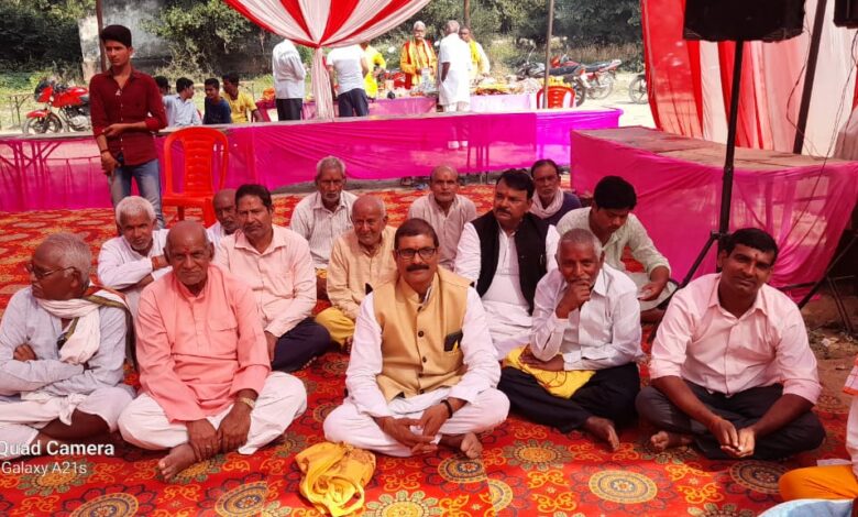 अम्बेडकर नगर न्यूज : तीन द्विवसीय पंचकुण्डीय गायत्री महायज्ञ
