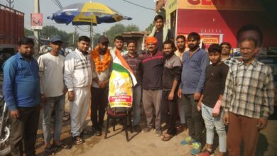 Agra News: जयपुर से अयोध्या पैदल यात्रा पर निकले रवि राय का किया स्वागत