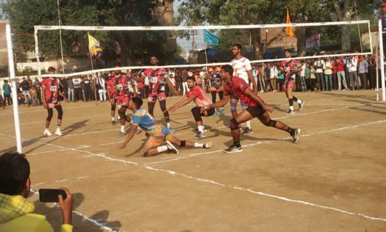 Agra News: अखिल भारतीय बॉलीवाल प्रतियोगिता : लखनऊ ने आजमगढ को हराकर जीता उद्घाटन मैच