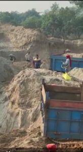 Bihar News भैरोगंज में बालू खनन को रोकथाम को ले ग्रामीणों ने वरीय अधिकारियों को दिया आवेदन