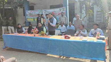 Bihar News खेतों में पराली जलाने से नुकसान ही नुकसान, पराली का सदुपयोग करें कृषक बंधु : जिलाधिकारी
