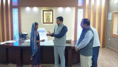 Bijar. News जिलाधिकारी द्वारा विभिन्न सड़क दुर्घटना में मृत 07 व्यक्तियों के आश्रितों को प्रदान की गई पांच-पांच लाख रूपये भुगतान की स्वीकृति पत्र