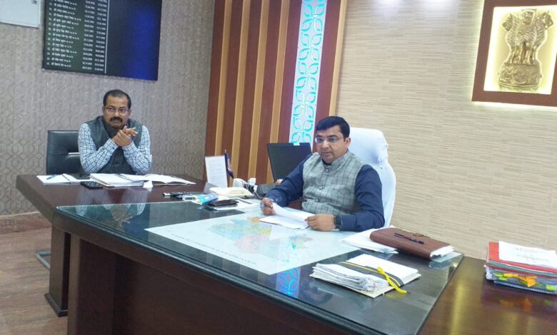 Bihar. News सूक्ष्म सिंचाई योजना अंतर्गत ड्रिप सिंचाई, माइक्रो एवं मिनी स्प्रिंकलर से ज्यादा से ज्यादा किसानों को करें लाभान्वित : जिलाधिकारी