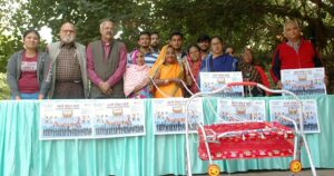 आगरा के नागरिकों ने पालने को हिला कर जनप्रतिनिधियों को उठाने का प्रयास किया- अब देखना है आगे क्या होता है*