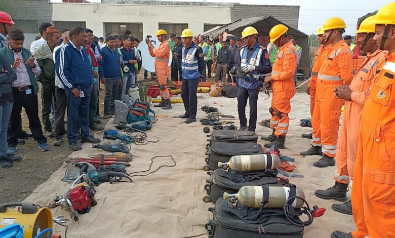 Prayagraj News :एन. डी. आर. एफ.ने प्रयागराज पावर जनरेसन कम्पनी लिमिटेड बारा में रसायनिक बचाव, भूकम्प व उच्च बृद्धि बचाव मल्टी हज़ार्ड का किया मॉक अभ्यास
