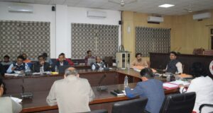 Prayagraj News :स्वास्थ्य सम्बंधी योजनाओं के क्रियान्वयन में किसी भी प्रकार की लापरवाही या उदासीनता स्वीकार्य नहीं -जिलाधिकारी
