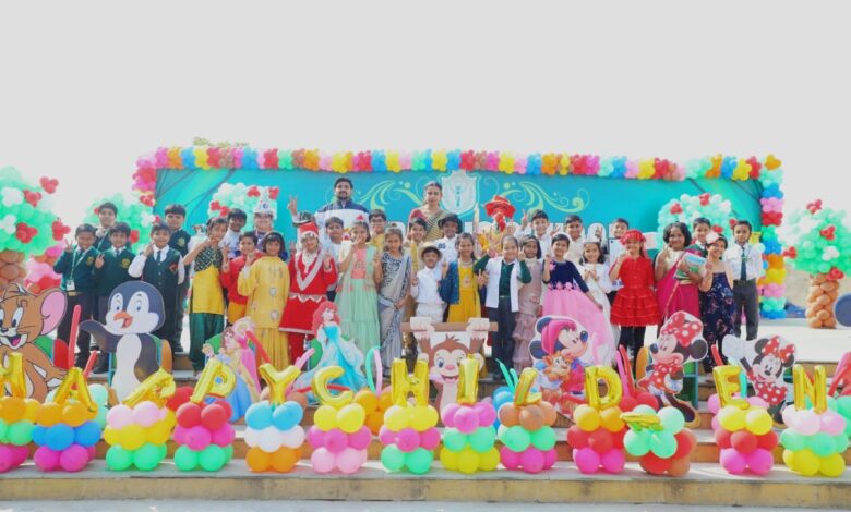 Etawah News: Children's Day was celebrated with pomp in Delhi Public School