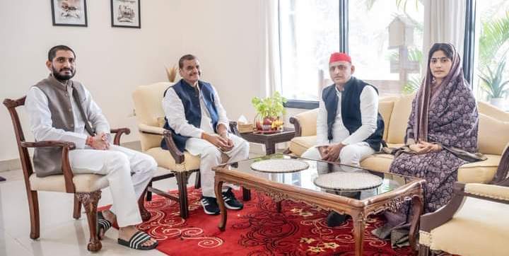 Etawah News: Akhilesh-Dimple went to Shivpal Yadav's house and took blessings, strategy prepared to win daughter-in-law Dimple