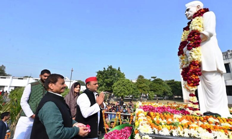 Etawah News: In the Chaudhary Charan Singh Jayanti program, Akhilesh targeted the BJP government.