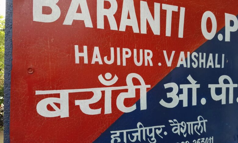 Bihar News-वाड नंबर 4 के वार्ड सदस्य पति उदय कुमार का भतीजा रंजन कुमार शराब के नशा मे गिरफ्तार हुआ