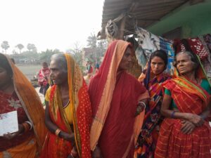 Bihar News-पीडीएस (जनवितरण) दुकानदार डीलर से राशन उपभोक्ता मे आक्रोश