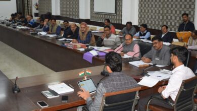 Prayagraj News :जिलाधिकारी की अध्यक्षता में निर्माण कार्यों के प्रगति की समीक्षा बैठक सम्पन्न