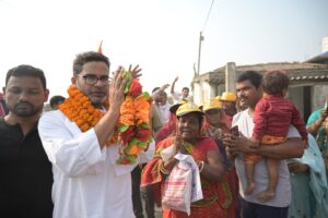 Bihar. News : जन सुराज पदयात्रा का 68वें दिन चिरैया से घोड़ासहान पहुंचे प्रशांत किशोर, कहा - जनभागीदारी से ही भ्रष्टचार को खत्म किया जा सकता है 
