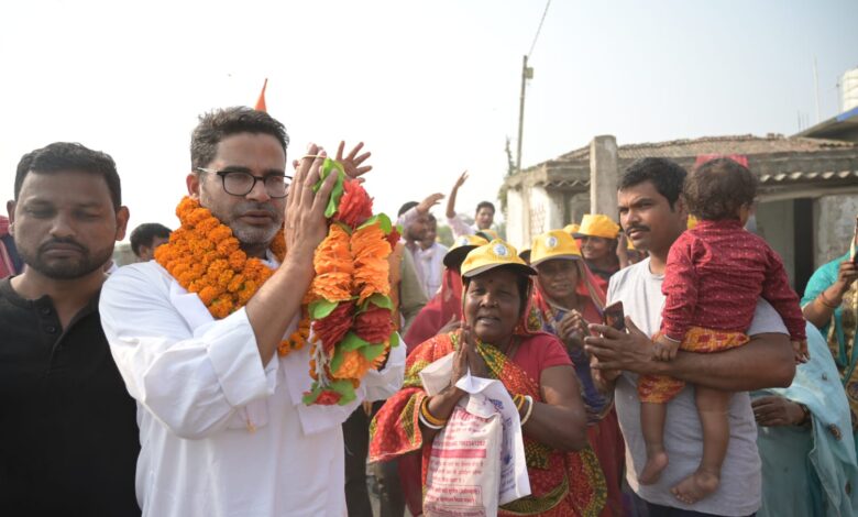 Bihar. News : जन सुराज पदयात्रा का 68वें दिन चिरैया से घोड़ासहान पहुंचे प्रशांत किशोर, कहा - जनभागीदारी से ही भ्रष्टचार को खत्म किया जा सकता है