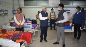 Prayagraj News :जिलाधिकारी ने स्वरूपरानी अस्पताल का किया निरीक्षण
