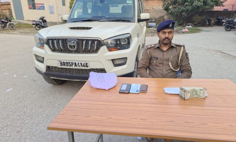 Bihar News : बेतिया पुलिस ने 5 युवकों को लूट की योजना बनाते हुए पिस्टल के साथ किया गिरफ्तार