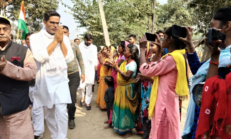 Bihar. News जन सुराज पदयात्रा के 71वें दिन ढाका प्रखंड में प्रशांत किशोर ने कहा - जनता लोकतंत्र की हनुमान, शक्तियों का एहसास दिलाने के लिए जामवंत जरुरी