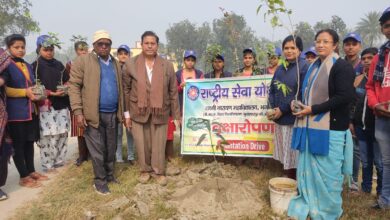 Bihar News-भगवानपुर। स्थानीय लक्ष्मी नारायण महाविद्यालय, भगवानपुर में एन0 एस0 एस0 इकाई के द्वारा पेड़ बचाओ पेड़ लगाओ अभियान के अंतर्गत “वृक्षारोपण” का आयोजन किया गया