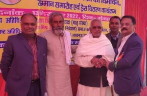 अम्बेडकर नगर न्यूज : विद्यालय रनीवां अध्यापक अध्यापिकाओं को अंग वस्त्र देखकर किया सम्मानित वरिष्ठ समाजसेवी सिद्धार्थ मिश्र