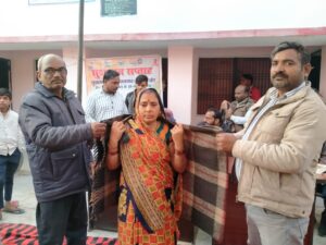 अम्बेडकर नगर न्यूज : सुशासन सप्ताह प्रशासन गाँव की ओर योजनाओं को लेकर ग्रामीणों किया जागरूक तहसीलदार आलापुर सुनील कुमार