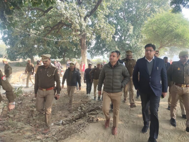 प्रतापगढ न्यूज :  प्रेम प्रसंग के मामले में युवक युवती का पेड़ की डाल से लटकता मिला शव