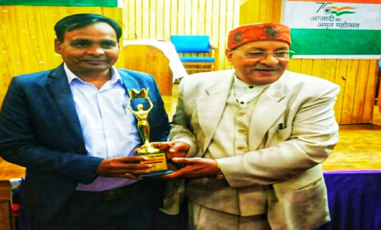 अम्बेडकर नगर न्यूज : प्रोफेसर महेंद्र कुमार अंतर्राष्ट्रीय एशियन आईकॉनिक अवार्ड किया प्राप्त क्षेत्र का किया नाम रोशन