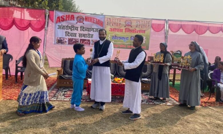 Etawah News: Divyangjan Day celebrated with pomp in Asha Niketan