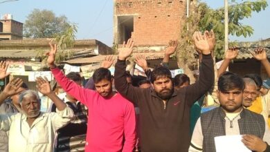 Ambedkarnagar News: Panic in Deoria market due to bullying of Inspector Jitendra Singh Raghuvanshi