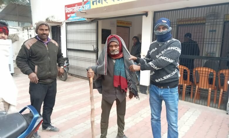 Ambedkar Nagar News-शीतलहर व ठंडी हवाओं के प्रकोप से बचाव हेतु नगर पंचायत कार्यालय सचेत