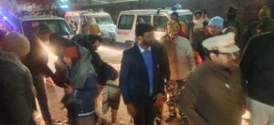 Bihar. News ठंड में ठिठुरते सैकड़ों लोगों को प्रभारी जिलाधिकारी ने ओढ़ाया कंबल