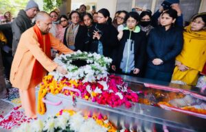 Prayaagraj News :मा0 मुख्यमंत्री श्री योगी आदित्यनाथ जी ने पश्चिम बंगाल के पूर्व राज्यपाल एवं उत्तर प्रदेश विधानसभा के पूर्व अध्यक्ष स्व0 श्री केशरीनाथ त्रिपाठी जी के निधन पर गहरा शोक व्यक्त करते उनके पार्थिव शरीर पर पुष्पांजलि अर्पित की