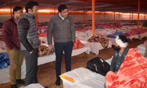 Prayaagraj News : जिलाधिकारी एवं मेलाधिकारी ने मेला क्षेत्र का किया निरीक्षण