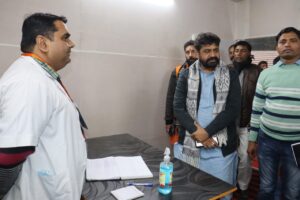 Prayagraj News :दयाशंकर मिश्रा "दयालु" ने माघ मेले के अंतर्गत राजकीय आयुर्वेदिक चिकित्सालय शिविर का निरीक्षण किया