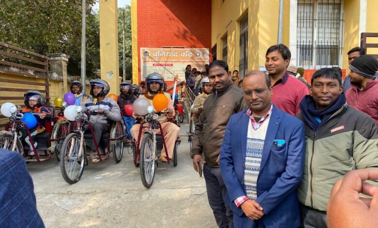 Bihar News : 28 दिव्यांगजनों को सम्बल योजना के तहत निःशुल्क उपलब्ध करायी गयी बैट्री चालित ट्राई साईकिल