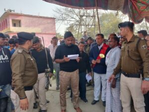 Bihar News-अपना पंचायत अपना प्रशासन 2.0 अंतर्गत राघोपुर प्रखंड के रुस्तमपुर पंचायत स्थित राजकीय मध्य विद्यालय रुस्तमपुर में लगाए गए कैंप का जिलाधिकारी ने निरीक्षण किया