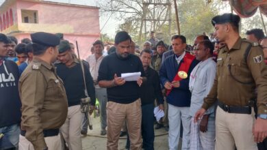 Bihar News-अपना पंचायत अपना प्रशासन 2.0 अंतर्गत राघोपुर प्रखंड के रुस्तमपुर पंचायत स्थित राजकीय मध्य विद्यालय रुस्तमपुर में लगाए गए कैंप का जिलाधिकारी ने निरीक्षण किया