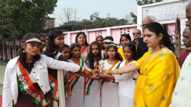 जौहरी थम्मन हाईस्कूल के मुख्य समारोह स्थल पर झंडोतोलन कार्यक्रम का आयोजन किया गया