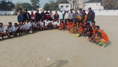 Bihar News---आज दिनांक 28.01.2023 को नेहरू युवा केंद्र,वैशाली (युवा कार्यक्रम खेल मंत्रालय,भारत सरकार) द्वारा आयोजित दो दिवसीय जिला स्तरीय खेलकूद प्रतियोगिता के आज अंतिम दिन 200 मीटर बालिका दौड़, 400 मीटर बालक दौड़ एवं फुटबॉल मैच का आयोजन किया गया