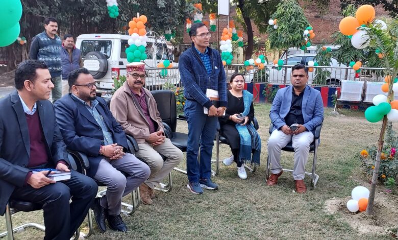 Prayagraj News :सड़क सुरक्षा माह के अंतर्गत सामान्य बीमा कंपनी के सहयोग से सड़क सुरक्षा में मोटर वाहन बीमा विषय पर वर्कशॉप का आयोजन