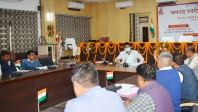 Prayaagraj News : जिलाधिकारी ने राजस्व वसूली की प्रगति खराब पाये जाने पर कई विभागीय अधिकारियों से स्पष्टीकरण प्रस्तुत करने तथा उप निबंधक सदर प्रथम एवं द्वितीय का वेतन रोकने के दिए निर्देश