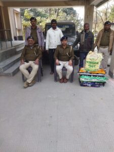 Bihar News बोलेरो के क्षत की खोल से भारी मात्रा में विदेशी शराब बरामद 